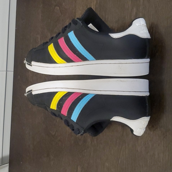 Adidas Originals Superstar Black Green Red Kids Size 4 - Picture 5 of 8